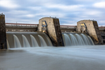 Wasserkraftwerk in Vohburg an der Donau © nemo1963