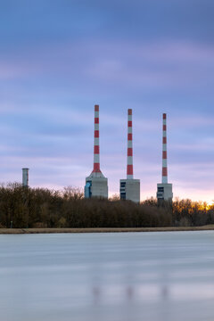 Gaskraftwerk Irsching bei Vohburg an der Donau im Abendlicht