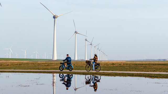 Exploring the windy fields of urk: cyclists amongst renewable energy