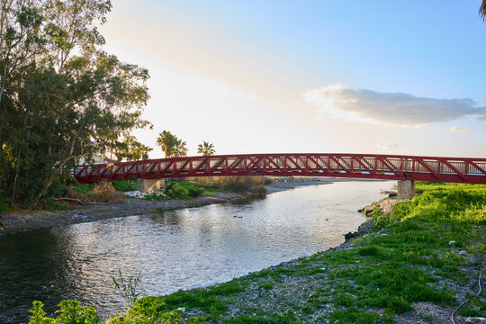 puente sobre la desembocadura del rio Guadaiza 