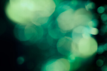 金色とターコイズブルーの玉ボケによるカラフルな抽象背景