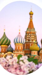Obraz premium A stunning view of a historic Russian city with colorful domes