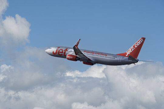 Geneva, Switzerland - februar 22, 2026 : sign and logo on a Boeing 737-36Q of  Jet2.com Limited, a British low-cost airline based at Leeds Bradford Airport take off from geneva airport