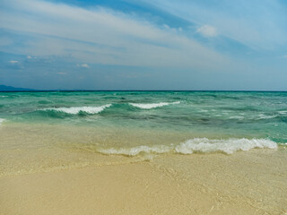 Fototapeta premium The coast of the Andaman Sea, crystal clear sea water and yellow sand on the beach, the sea is slightly rough, a beautiful seascape