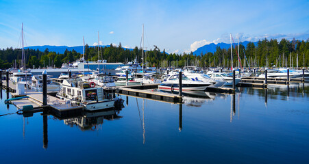 Bayshore West Marina next to Devonian Harbour Park in Downtown Vancouver, British Columbia, Canada © Alexandre ROSA