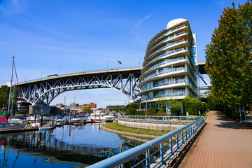 Silver Sea, a condominium luxury building next to Granville Street Bridge, a steel truss bridge spanning False Creek in Vancouver, British Columbia, Canada © Alexandre ROSA