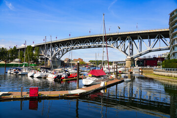 False Creek Yacht Club in front of Granville Street Bridge, a steel truss bridge in Vancouver, British Columbia, Canada © Alexandre ROSA