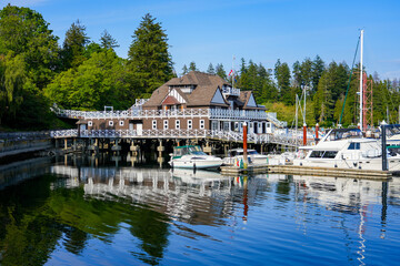 Obraz premium Vancouver Rowing Club along the Vancouver Seawall in Stanley Park, British Columbia, Canada