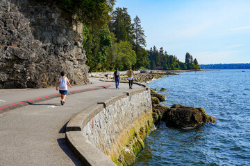 Fototapeta premium Vancouver Seawall on the coast of English Bay in Stanley Park, British Columbia, Canada