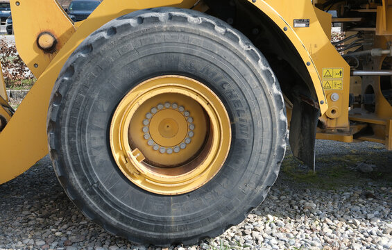 Radlader CAT 950M Rad mit Michelin XHA2 Pneu Bereifung, Uster 8 M&auml;rz 2026