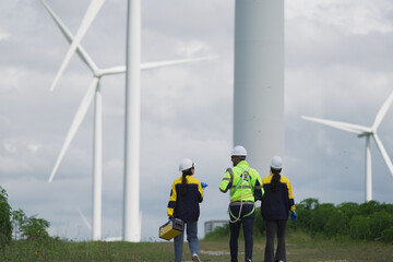 Naklejka premium Windmill engineers inspection and progress check wind turbine