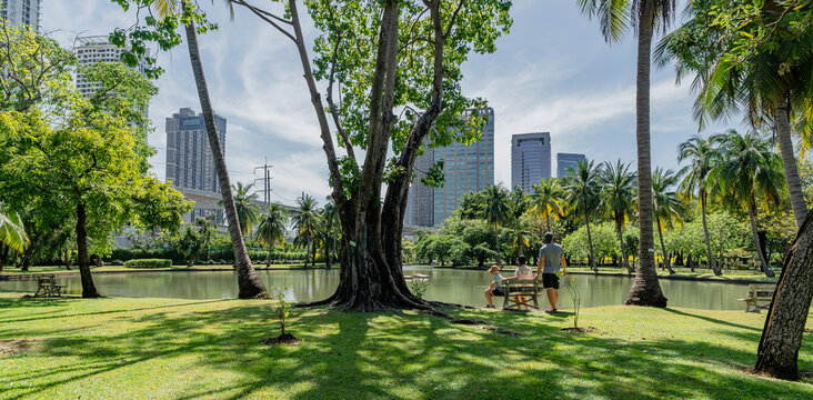 Family visit in Chatuchak park in Bangkok 
