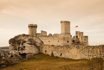 Ruiny zamku w Ogrodzieńcu Podzamcze © kubikactive
