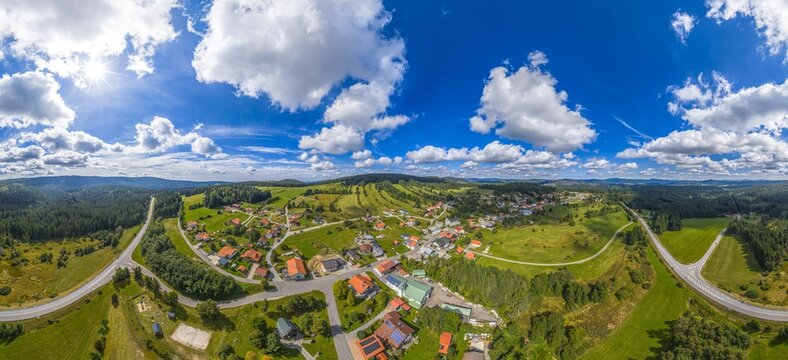 Die Grenzregion zu B&ouml;hmen in Ostbayern rund um die Gemeinde Philippsreut aus der Vogelperspektive
