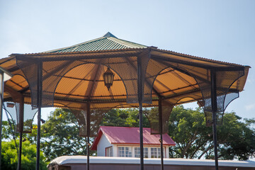 Obraz premium gazebo in the city