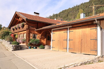 Obraz premium Herbst in der Gemeinde Wallgäu im Karwendelgebirge in den Bayerischen Alpen 