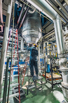 Male worker inspection weld tank, penetrant tank chemical grease