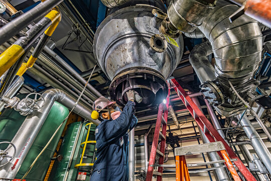 Male worker inspection weld tank, penetrant tank chemical grease