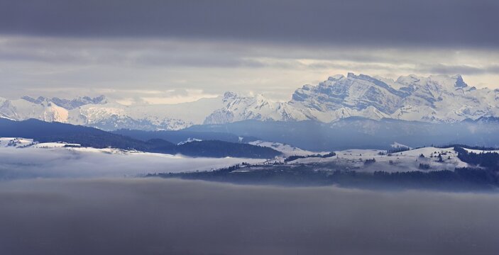 Fog over Lake Zug in the foreground the village of Cham, behind the snow-covered Alps with the Fl&uuml;brig and Vrenelisg&auml;rtli mountains. Beinwil, Freiamt, Horben, Lindenberg, Canton of Aargau, Switzerland