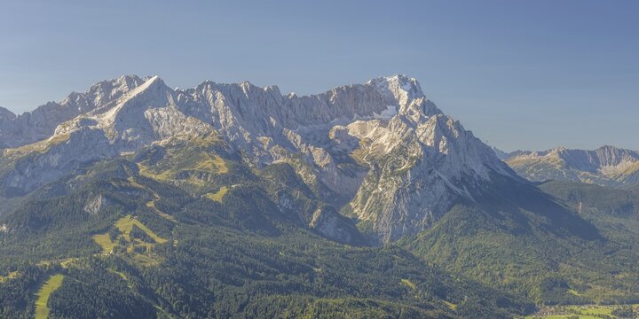Panorama from Wank, 1780m, onto the Wetterstein Mountains with Alpspitze 2628m, Jubil&auml;umsgrat and Zugspitze 2962m, Werdenfelser Land, Upper Bavaria, Bavaria, Germany