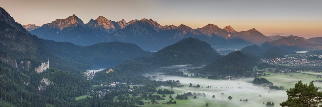 Neuschwanstein Castle, Hohenschwangau near F&uuml;ssen, Ostallg&auml;u, Allg&auml;u, Bavaria, Germany