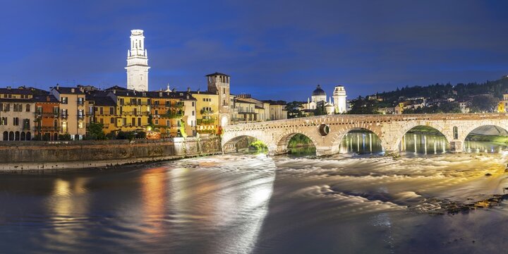 Old Town with the Adige River, Ponte Pietra, Verona, Adige Valley, Veneto, Italy
