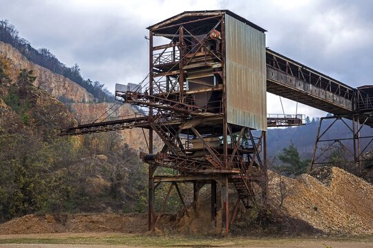 Conveyor and sorting plant in a disused porphyry quarry, Dossenheim, Baden-W&uuml;rttemberg, Germany