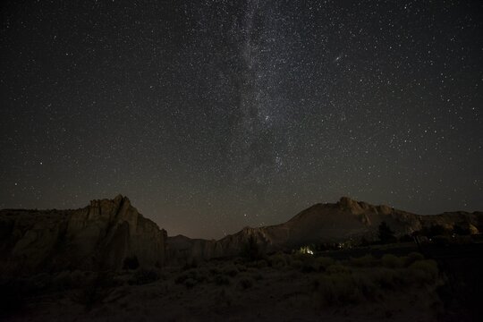 Canyon in front of night sky, starry sky with Milky Way, Smith Rock State Park, Oregon, USA