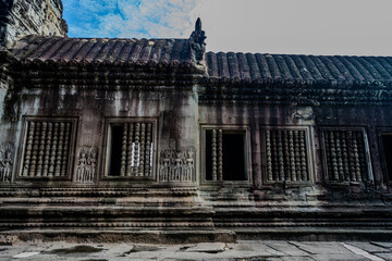 Naklejka premium Stone windows and bas relief carvings at Angkor Wat temple in Cambodia