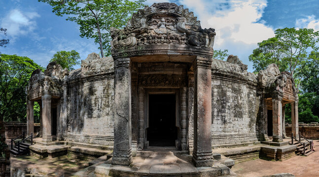 Ancient stone entrance of Banteay Samre temple in Angkor