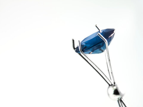 Loose gemstone in a prong holder