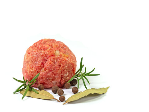 Frikadelle vor wei&szlig;em Hintergrund