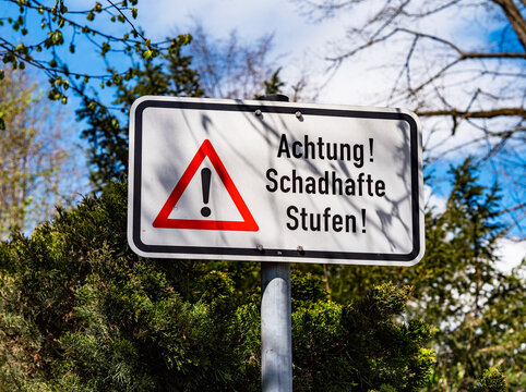 Achtung! Schadhafte Stufen!