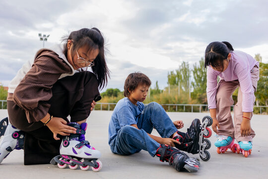 Friends preparing for roller skating in the park