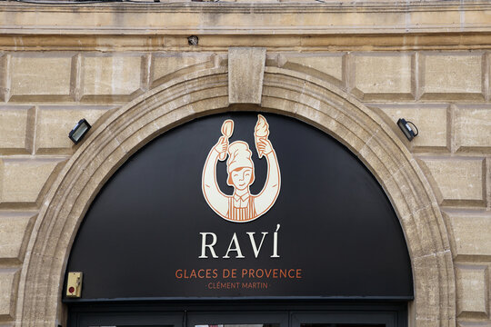 Fa&ccedil;ade du glacier Ravi 