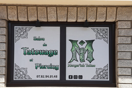devanture du magasin de tatouage et piercing