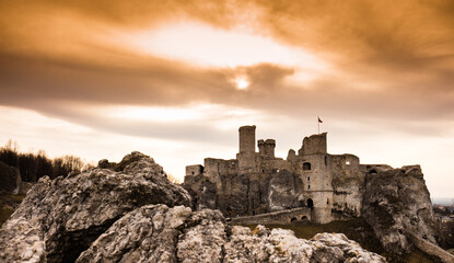 Ruiny zamku w Ogrodzieńcu Podzamcze Jura Krakowsko Częstochowska Polska © kubikactive