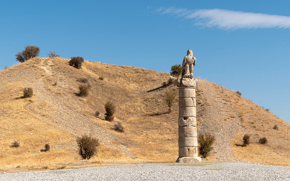 Karakuş Tumulus is a monumental burial site belonging to the women of the Commagene royal family, and a column topped with an eagle statue.Adiyaman,Kahta,T&uuml;rkiye