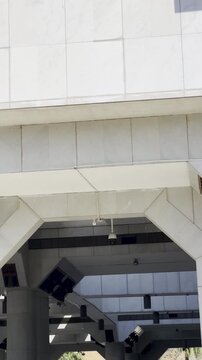 View the stunning white architecture of Masjid Aisha (Taneem Mosque) in Makkah, Saudi Arabia. This iconic site serves as a primary Miqat for pilgrims entering the state of Ihram for Umrah.