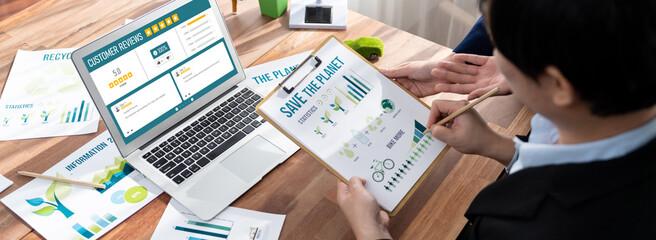 Naklejka premium Customer experience and review analysis by brisk computer software for corporate business