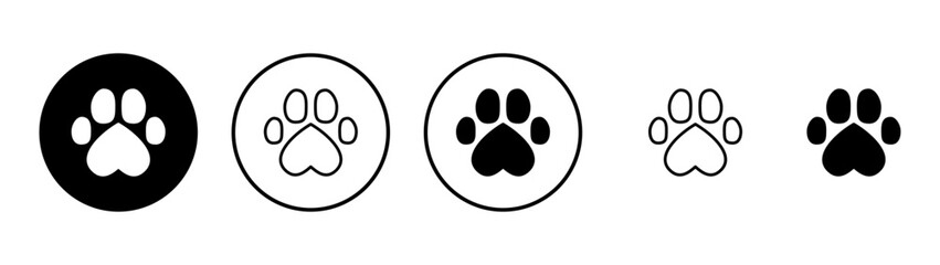 Fototapeta premium Paw icon vector. paw print sign and symbol. dog or cat paw