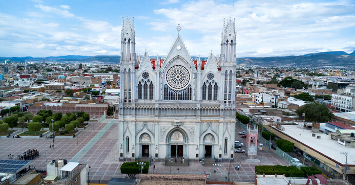 Fachada del Templo Expiatorio de L&eacute;on. Arquitectura neo g&oacute;tica en el estado de Guanajuato, M&eacute;xico.