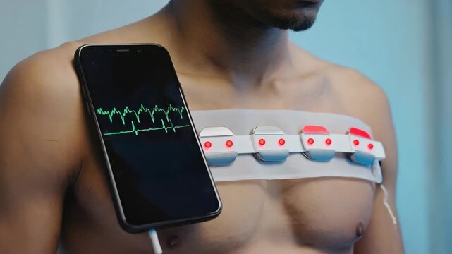 Real-Time ECG Waveform Displayed on Smartphone with Blinking Monitor LED