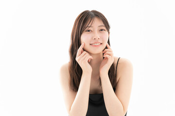 Fototapeta premium 白背景でスキンケアをする女性のビューティーイメージ