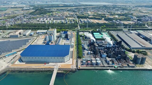 バイオマス発電所の空撮風景