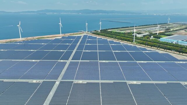 風車とソーラーパネルのハイブリッド発電所の風景空撮