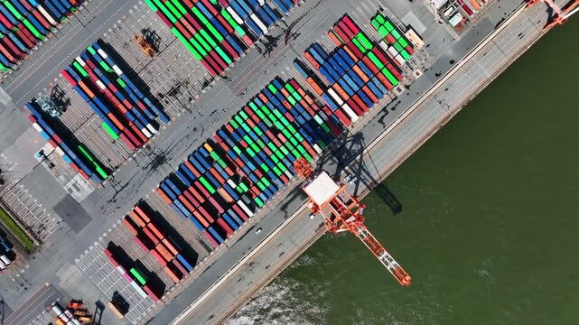 コンテナヤードの風景空撮