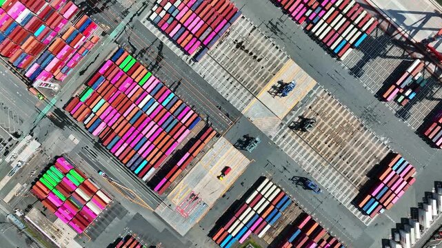 コンテナヤードの風景　真俯瞰空撮