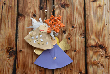 Naklejka premium Paper angels on wood