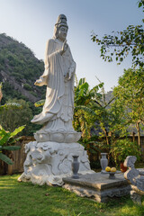 Obraz premium A serene Quan Am statue stands in Hoa Lu Ancient Capital, Ninh Binh, Vietnam. The statue is a symbol of compassion and mercy, inviting contemplation and peace.